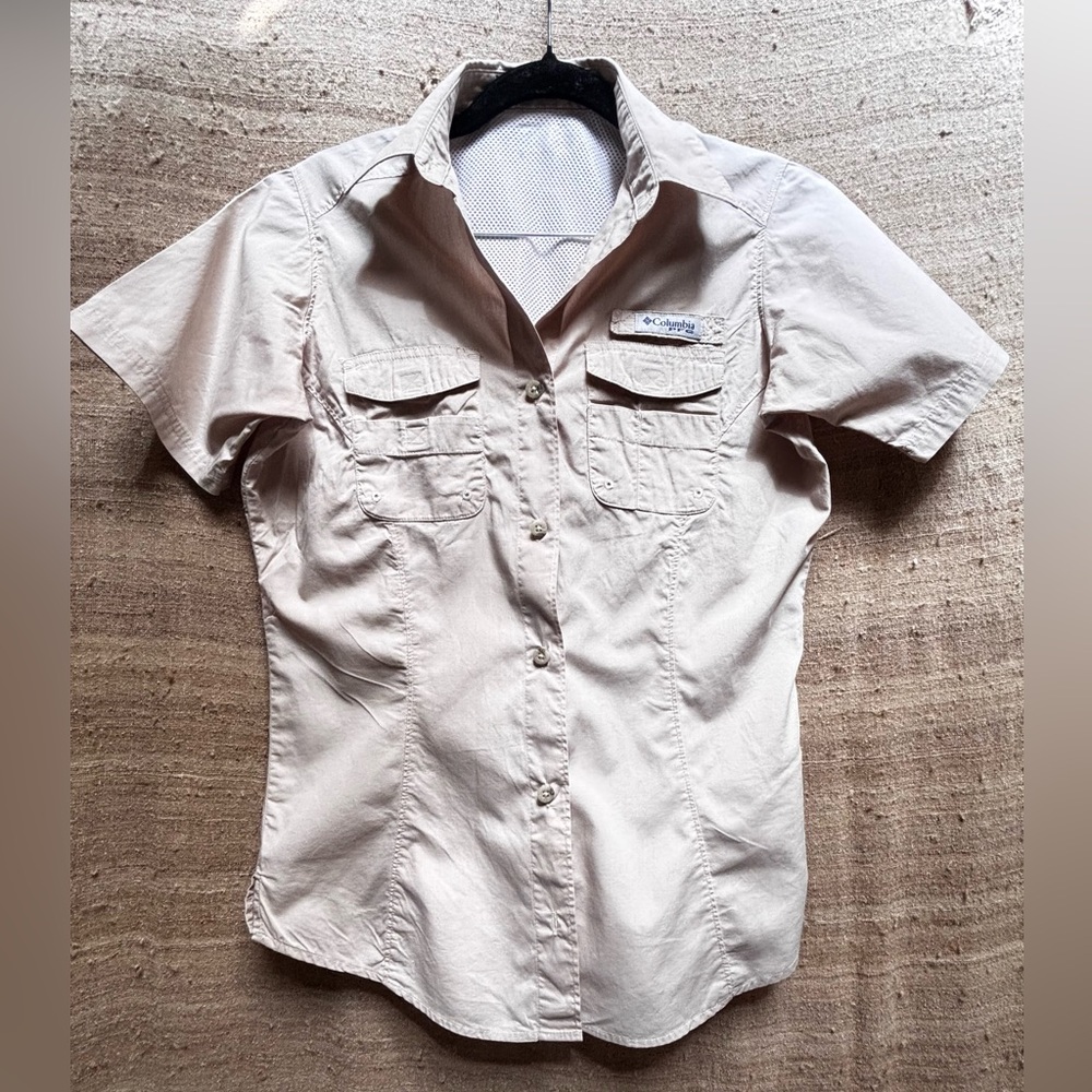 Columbia Women's Light Tan PFG Casual Button Down Shirt. Used